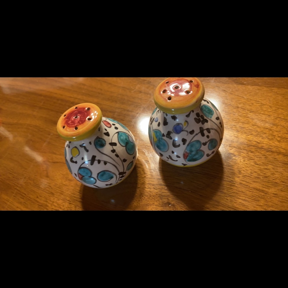 Deruta salt and pepper shakers